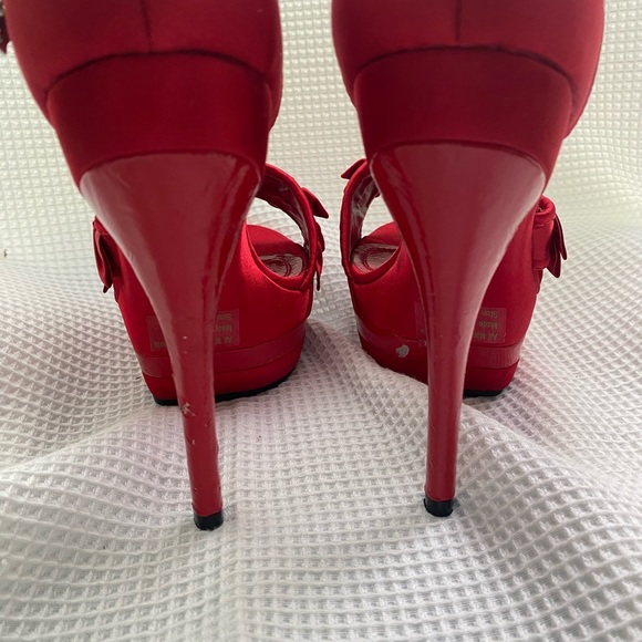 ♦️SOLD ♦️heels - Picture 8 of 13